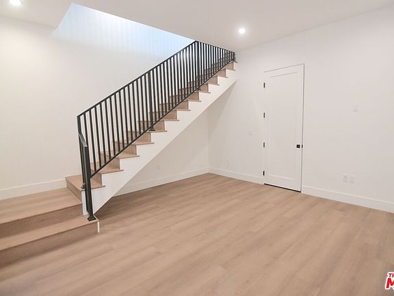 3rd image of 4543 Tujunga Ave