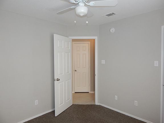 3rd image of 3012 Ellis Dr