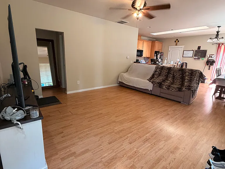 1430 Blaine Ave — Photo 6