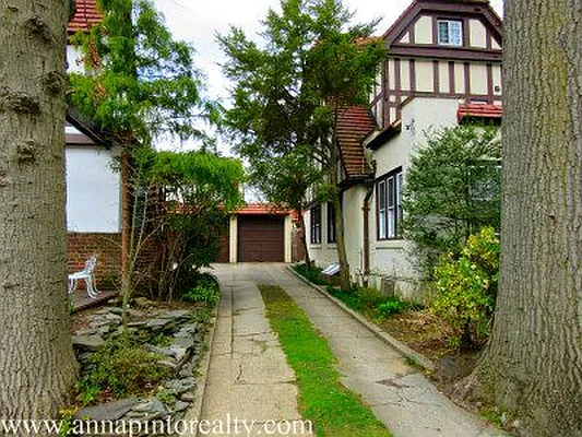 Sold by Anna Pinto Realty | media 3