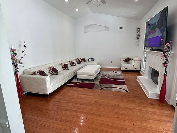 5th image of 3076 Elizabeth Ln