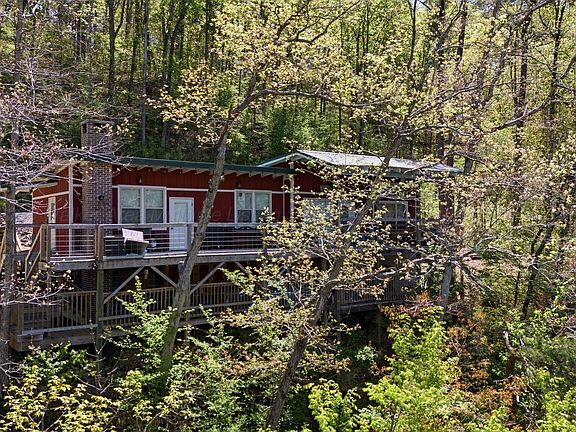 4th image of 1135 Lake Dr