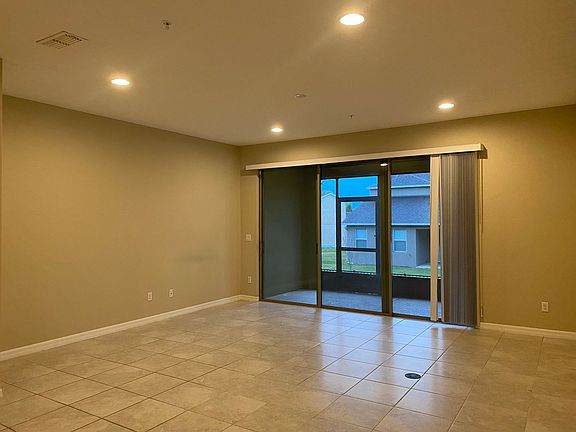 4th image of 1028 Pavia Dr