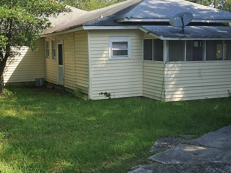 700 Summit Ave — Photo 3