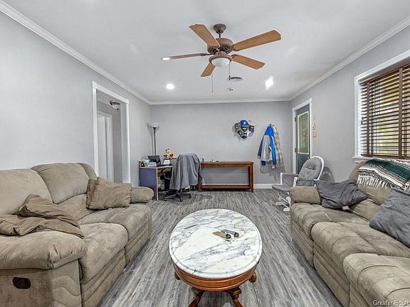 5th image of 412 Washington St
