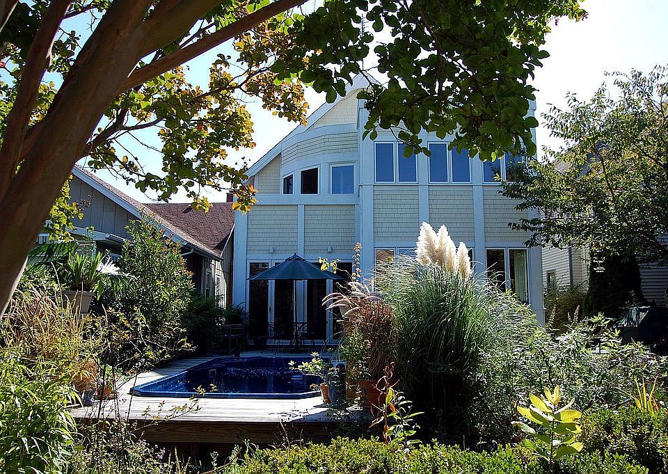 2nd image of 324 Savannah Rd