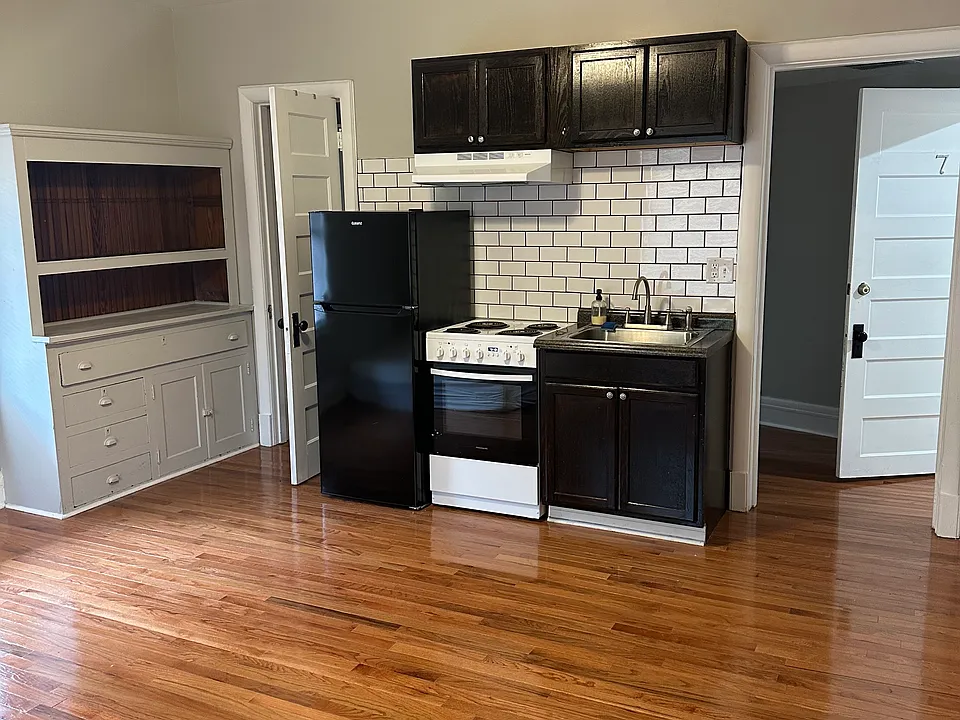 607 W Ormsby Ave #7