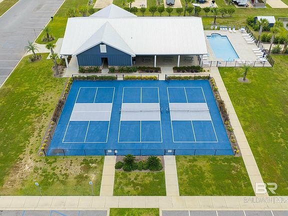 3rd image of 809 Vacation Cir