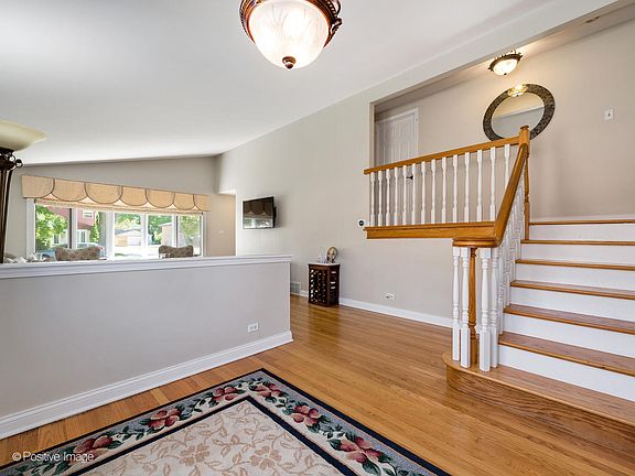 5th image of 10732 Lawler Ave