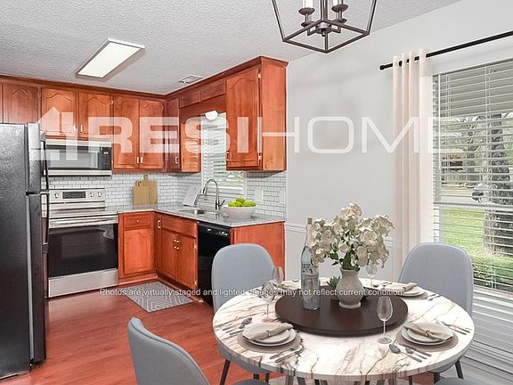 3rd image of 115 Cedar Breeze Ln