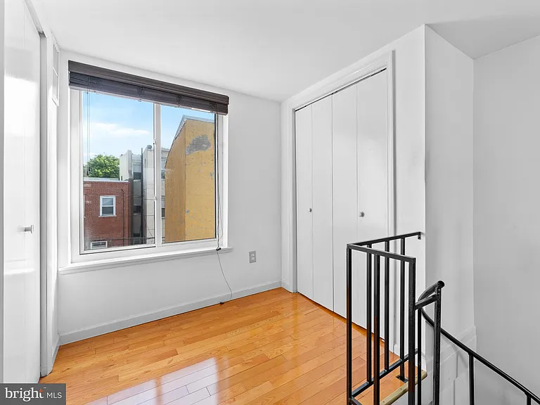 1006 Montrose St — Photo 14
