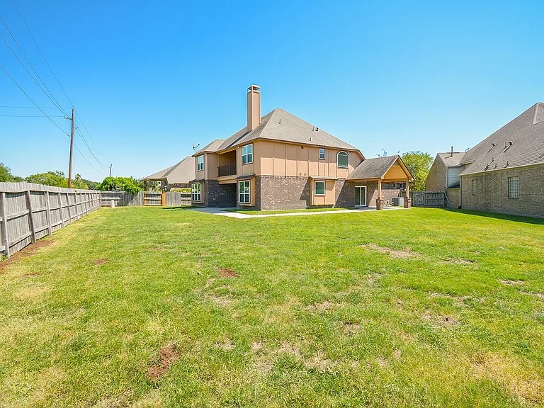 6403 Edinburgh Ct — Photo 32