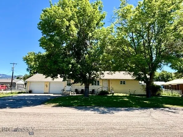 206 Stanton St, Plains, MT 59859