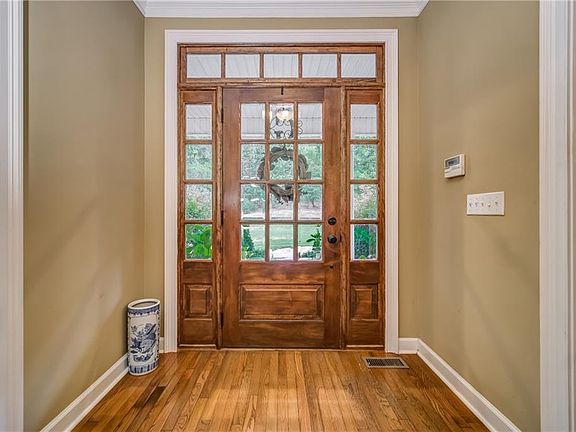 5th image of 17 Mirror Lake Dr