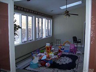 4th image of 152 Richmond Ave