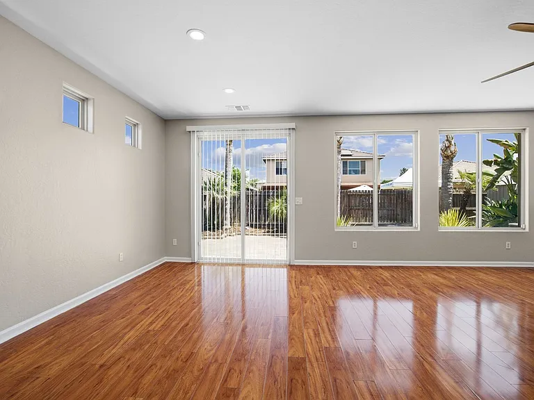 1428 N Leila St — Photo 14