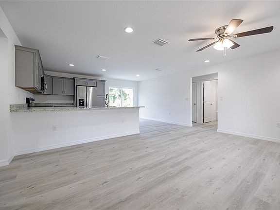 5th image of 691 E Country Club Dr