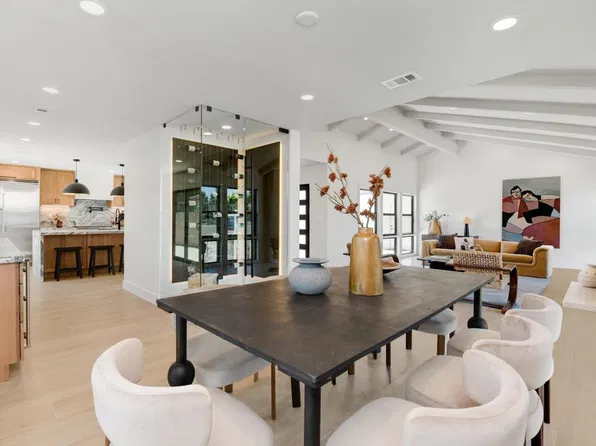8838 La Jolla Scenic Dr N, La Jolla, CA 92037