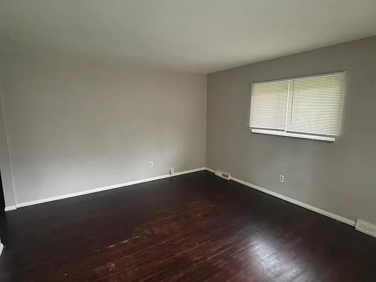 930 Marias Dr — Photo 3