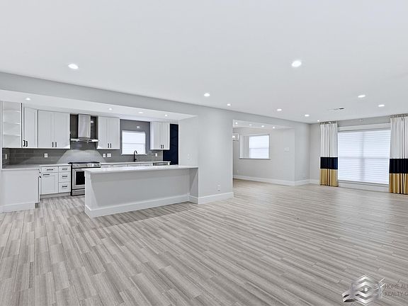 4th image of 5951 Valkeith Dr
