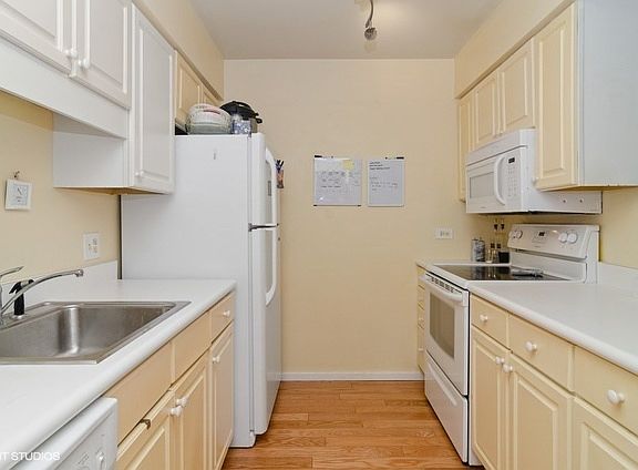 4th image of 2500 N Lakeview Ave #1100