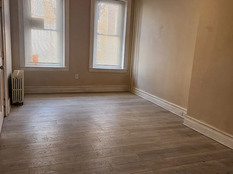 330 W Philadelphia St — Photo 4