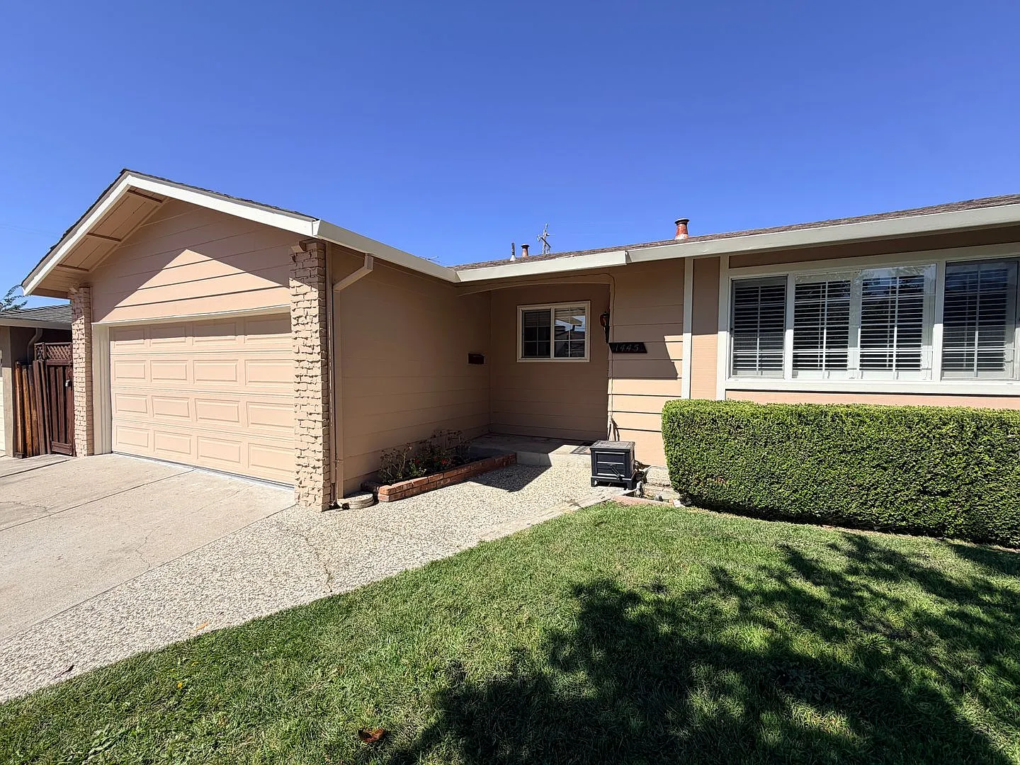 4bd/2ba - Bedroom Home with a Lap Pool! Excellent Location!! — Photo 2