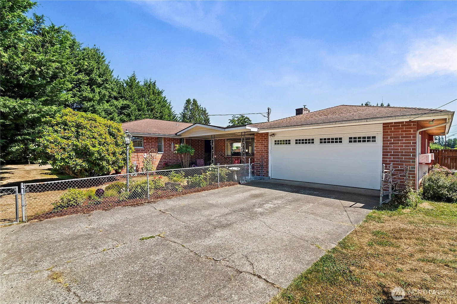 8727 52 Avenue NE photo 1