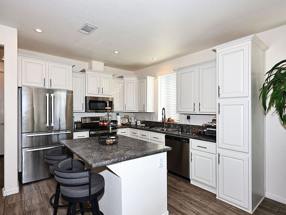 1st image of 2206 S Ellsworth Rd #103B