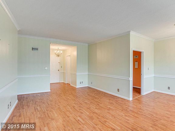 4th image of 1805 Crystal Dr APT 1105S