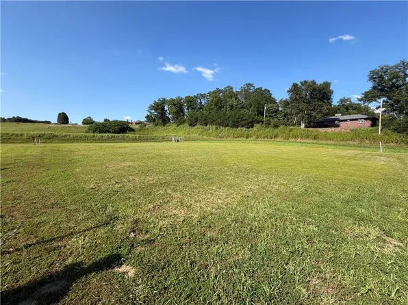 903 Mollie St, Wathena, KS 66090