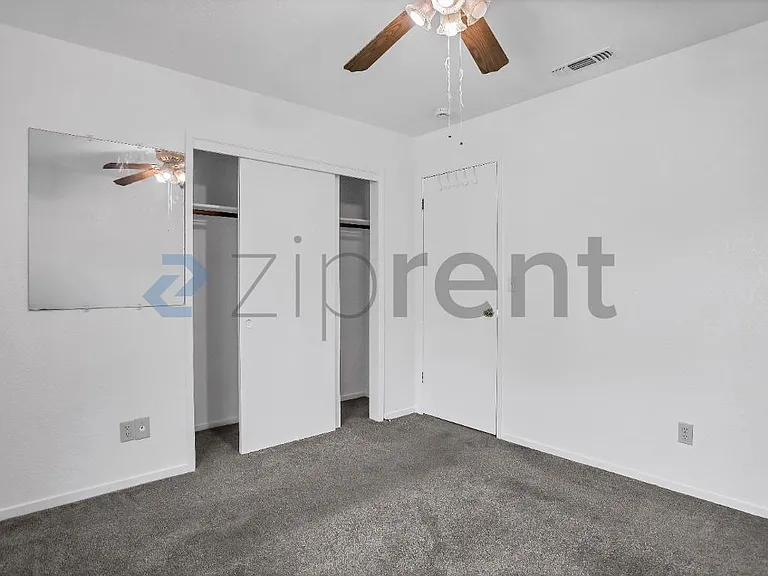 2411 Berry St — Photo 10