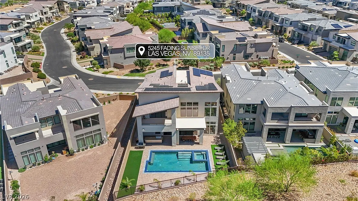 5 bed, 5.5 bath, 4725 sqft, $15,000 — Photo 3