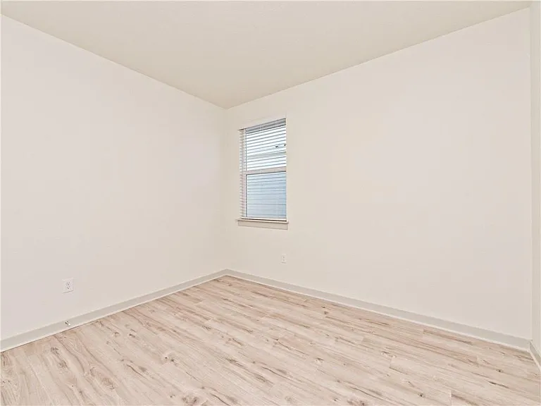 7512 Daves Landing Dr — Photo 16