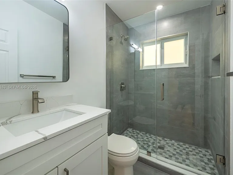 809 NE 17th Ave #4 — Photo 18