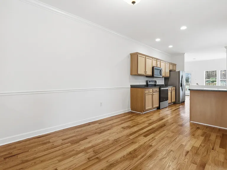 202 Penrose Dr — Photo 9
