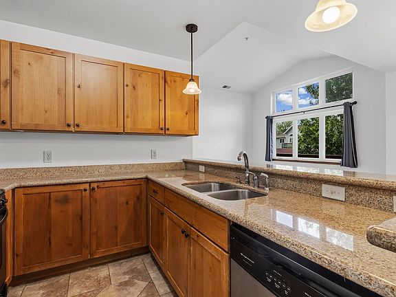 5th image of 550 Redcliff Cir #D-204