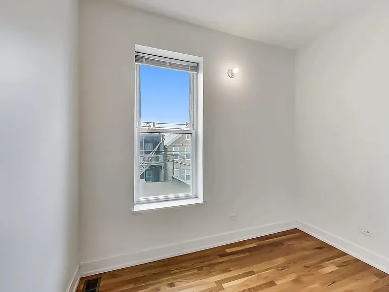 1157 W 18th St #R204 — Photo 13
