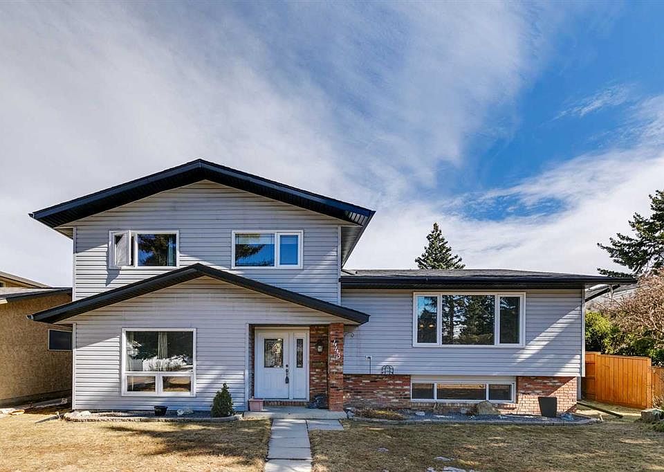 1st image of 443 W Brookmere Cres SW