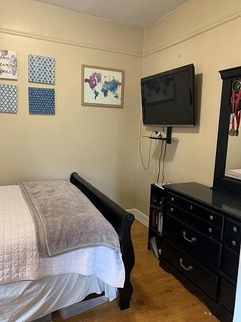 1st image of 2164 N Oakley Ave #3