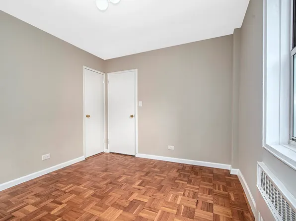 609 Kappock Street image 20 of 26