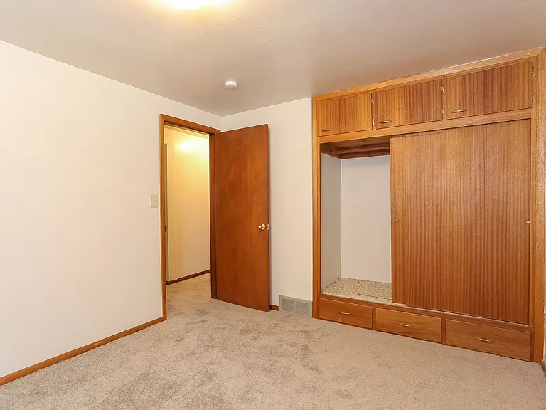 2408 Lake Dr — Photo 30