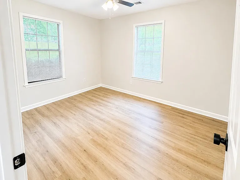 6935 Meadowbrook Ln — Photo 5
