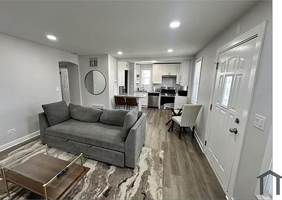 5th image of 1830 White St