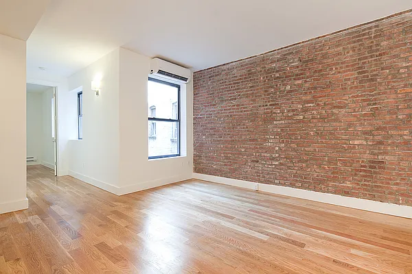 Sold by aptsandlofts.com | media 8