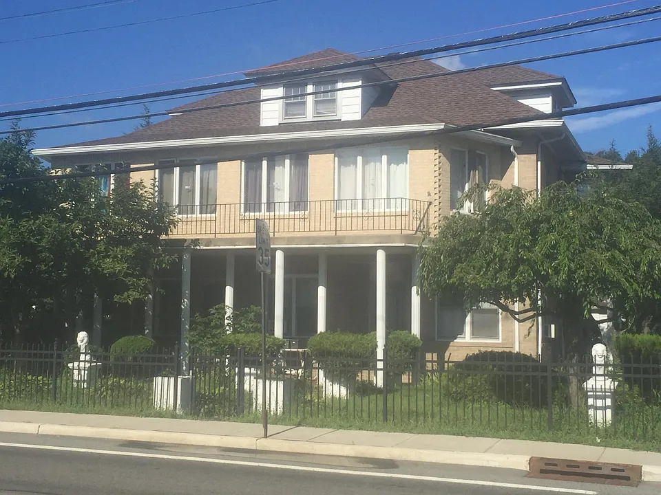 619 Ringwood Ave #3