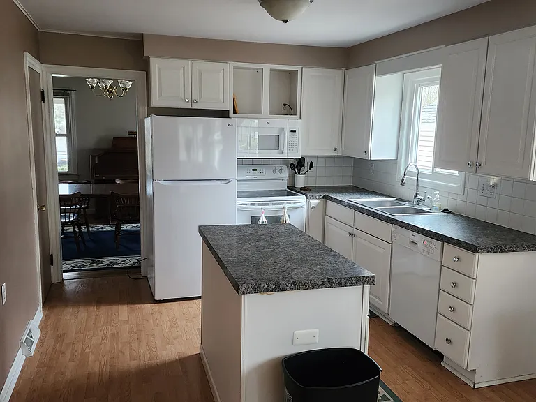 4236 Hunsberger Ave NE — Photo 9