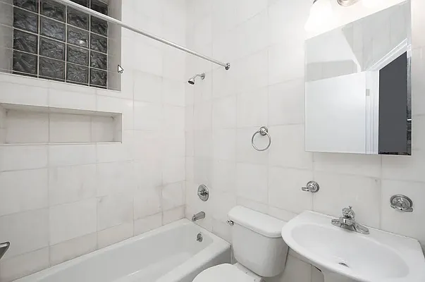 Rented by R New York | media 7