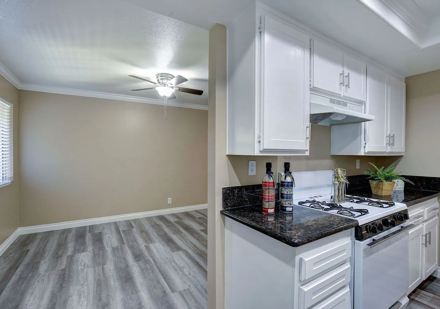 Walnut Avenue Apartments — Photo 2