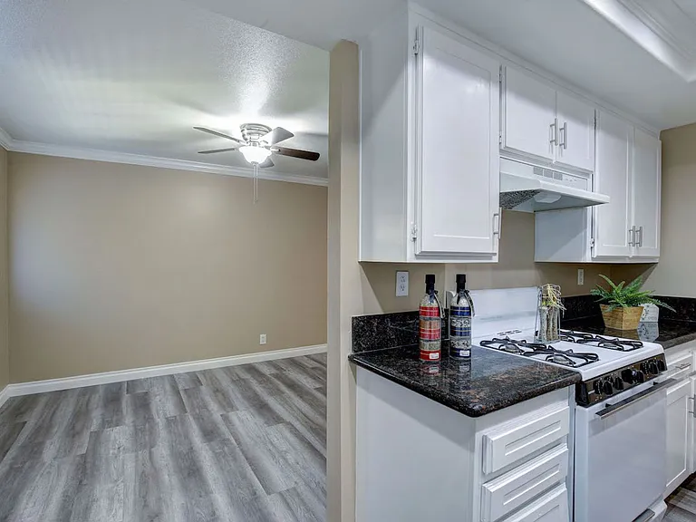 6830 Rosemead Blvd — Photo 2